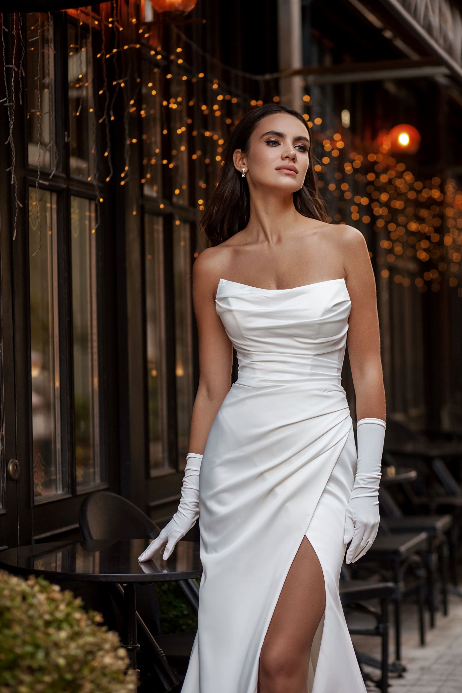 Свадебное платье с разрезом от бедра
